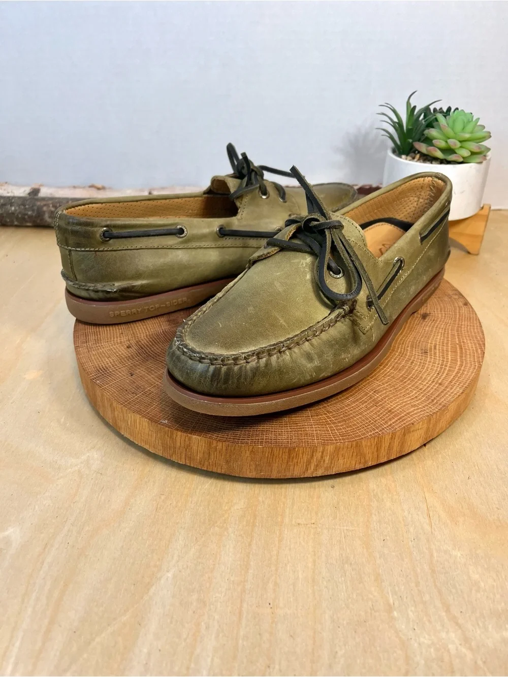 NWOT Sperry Gold Cup Burnished Olive Green Leather Boat Shoes Size 10
